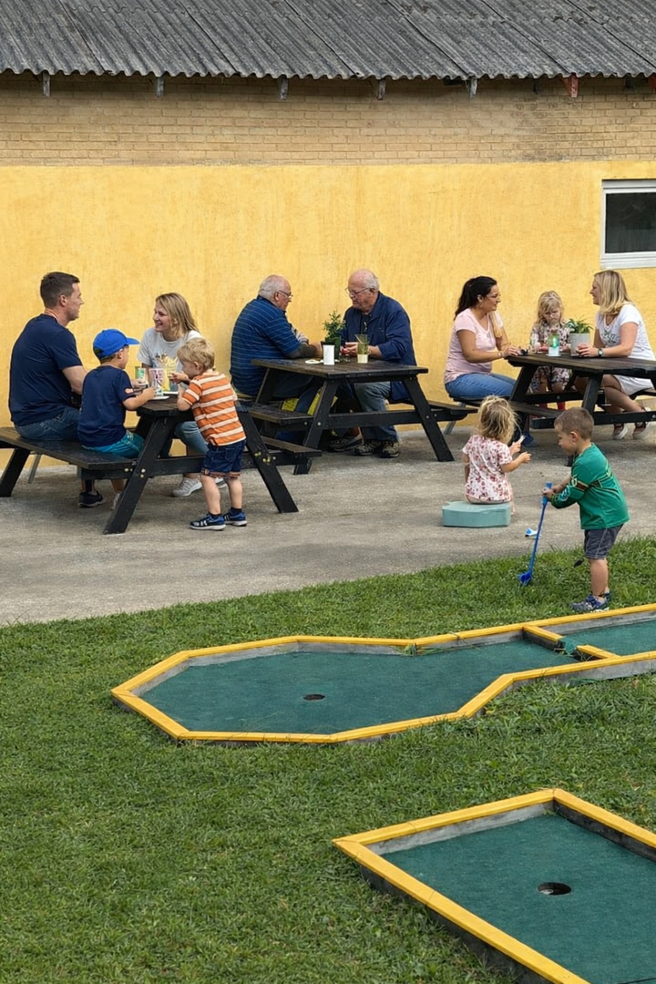 Hygge, familieliv og minigolf på Løkken Maritime Naturcamp